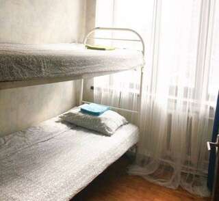Гостиница Hostel New Краснодар Спальное место на двухъярусной кровати в общем номере для мужчин и женщин-1